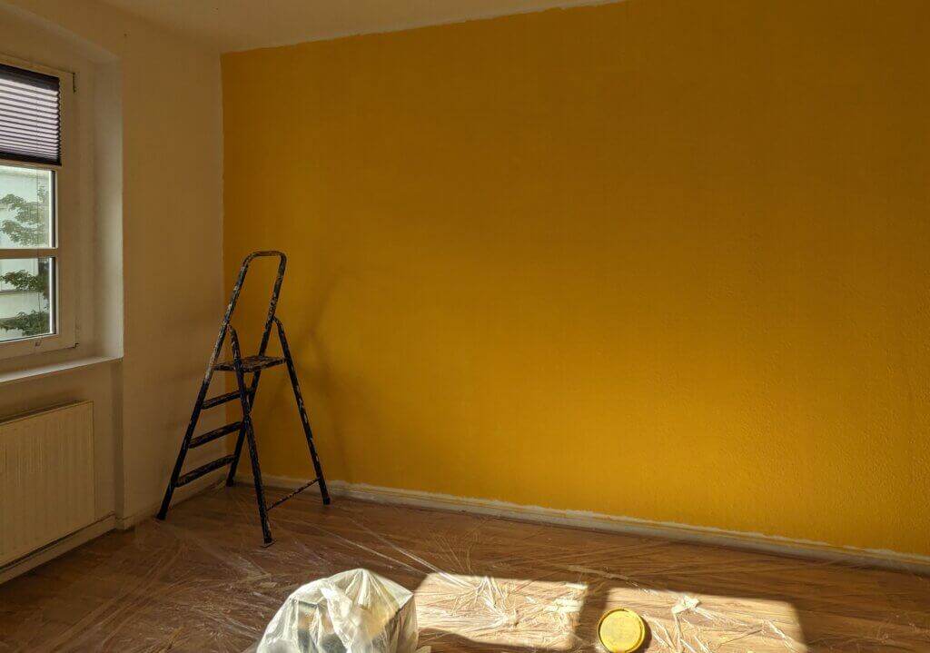 
Painting walls in the new apartment